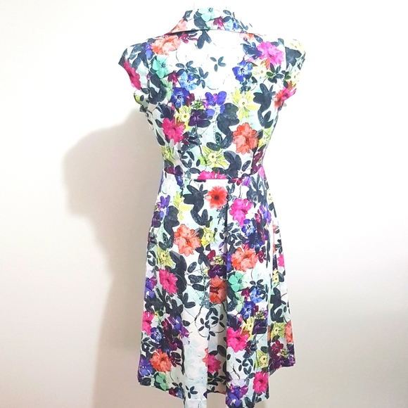 A pretty floral dress in size 10Au - Picture 5 of 7